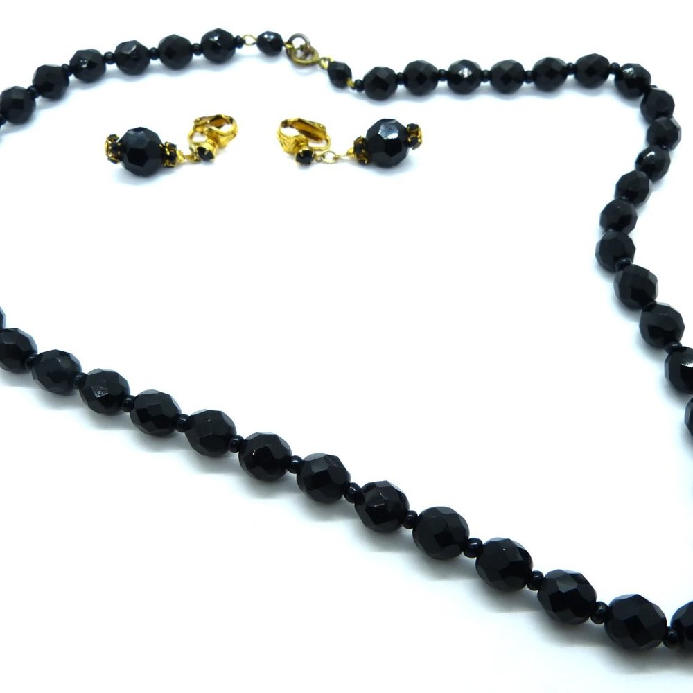 VINTAGE JET BLACK GLASS NECKLACE AND EARRING SET